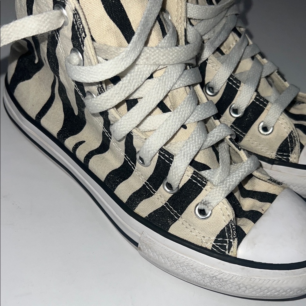 Converse Black and White Zebra Kids Sneakers - Picture 3 of 9